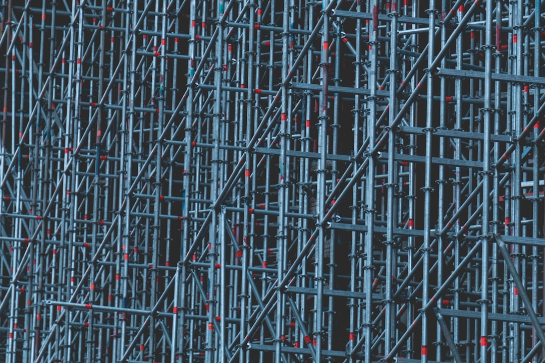 découvrez tout sur le scaffolding : méthodes, avantages, conseils pour la mise en place d’échafaudages sécurisés et efficaces dans vos projets de construction ou de rénovation.