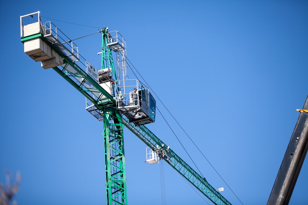 gestion de la charge des échafaudages pour assurer la sécurité et la stabilité sur les chantiers de construction.